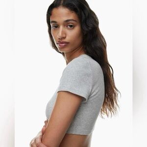 Aritzia TNA grey ribbed cropped tee